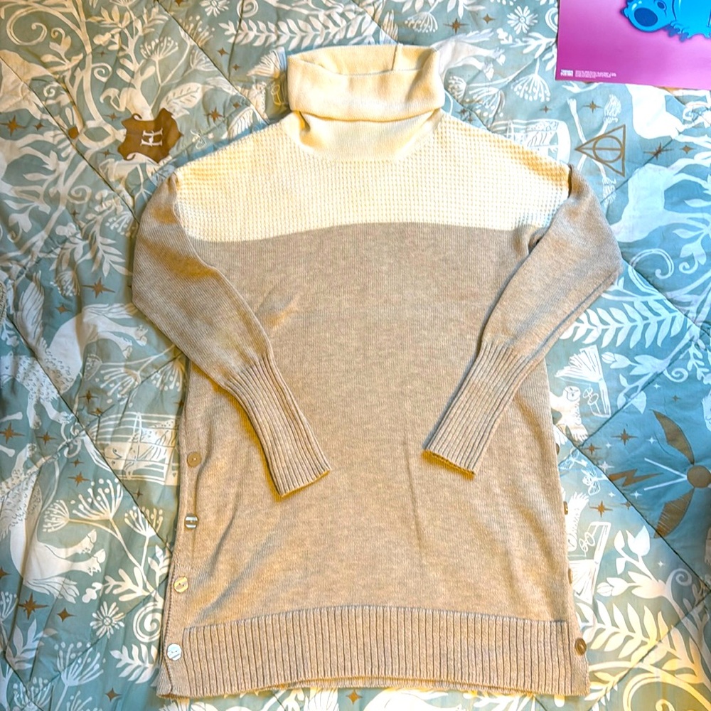 Tahari medium weight turtle neck sweater